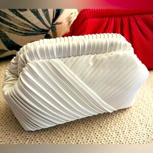 White Cloud Clutch